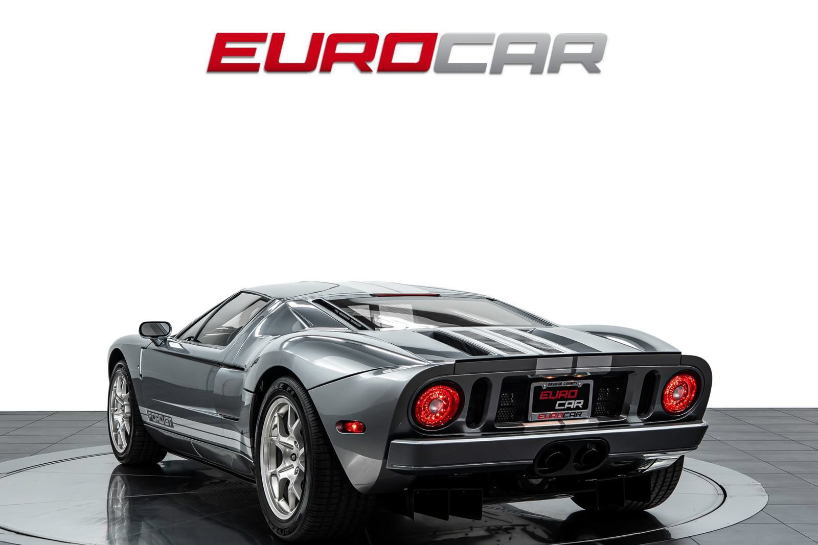 Used 2006 Ford GT RWD image 3