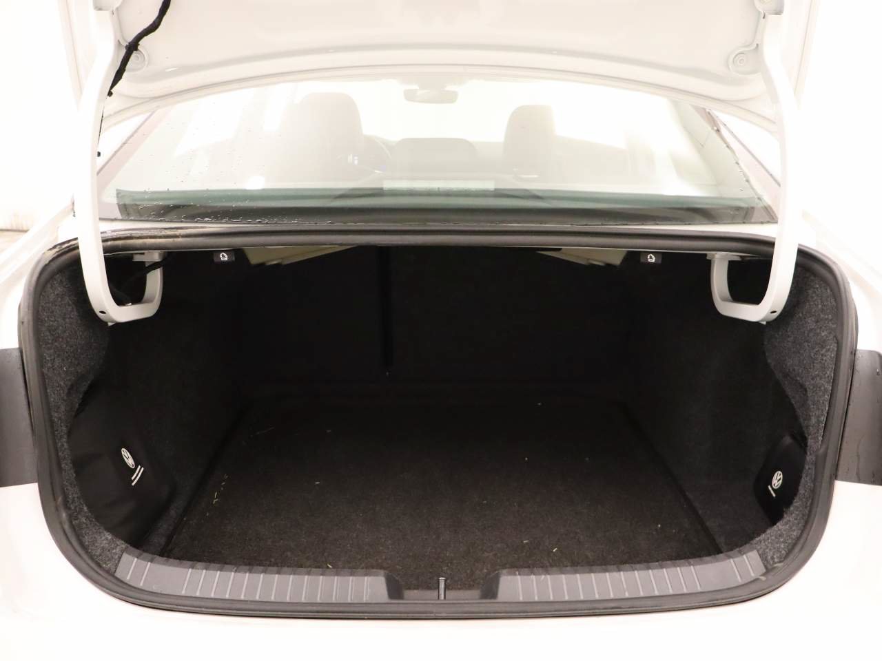 Used 2023 Volkswagen Jetta SE w/ Panoramic Sunroof Package FWD image 17