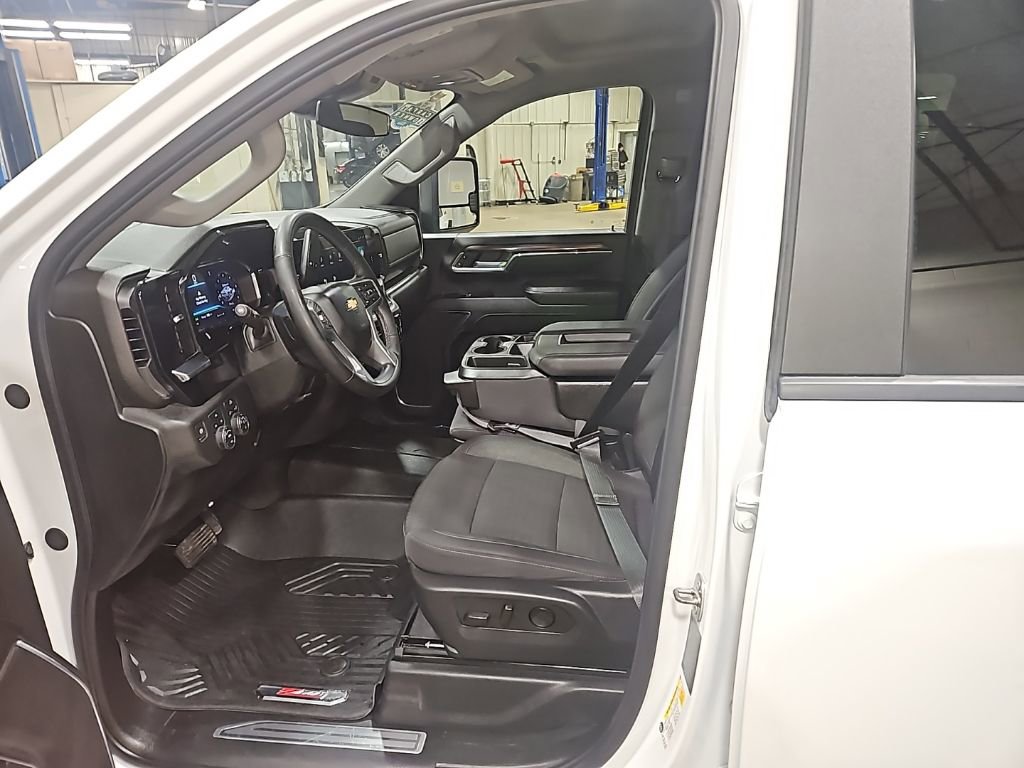 Used 2024 Chevrolet Silverado 2500 LT image 16