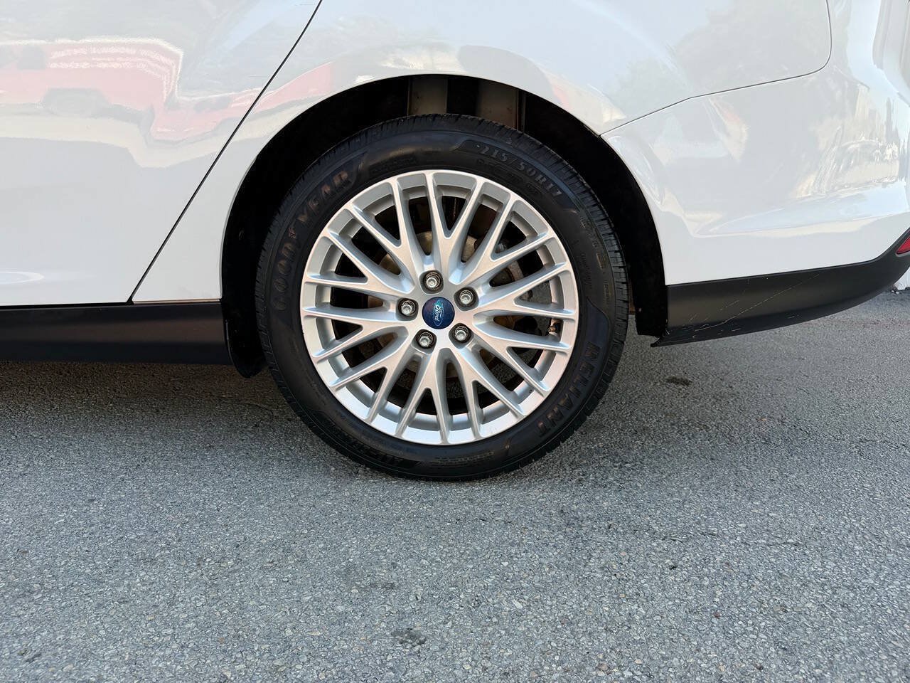 Used 2012 Ford Focus SEL FWD image 31