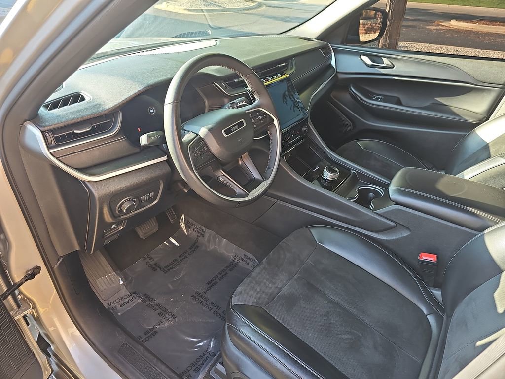 Certified 2023 Jeep Grand Cherokee L Laredo image 19