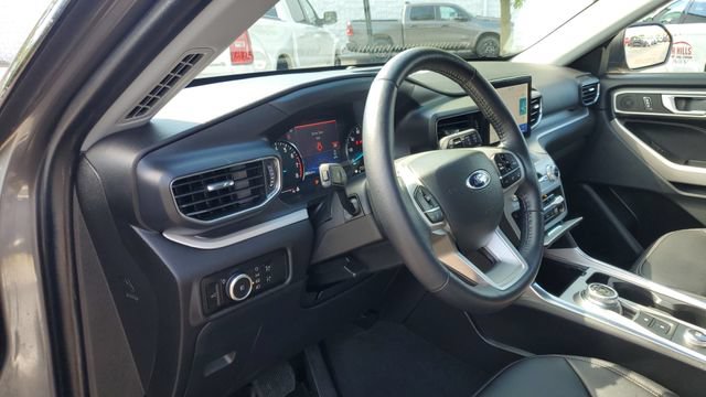 Used 2023 Ford Explorer XLT w/ Equipment Group 202A AWD/4WD image 6