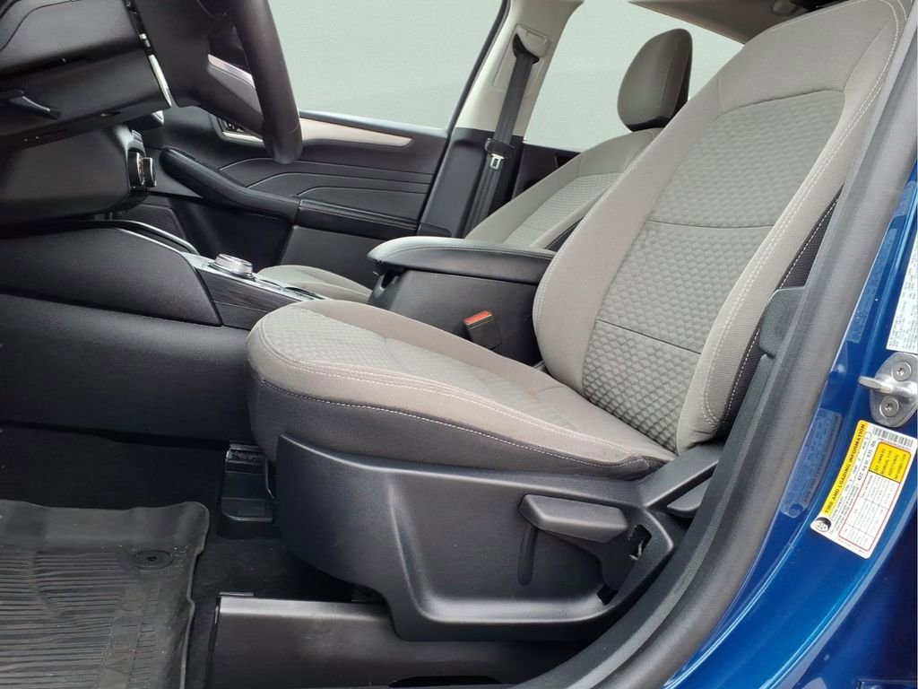 Used 2022 Ford Escape SE w/ Cold Weather Package image 11