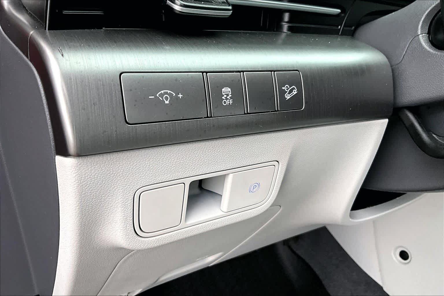 Used 2024 Hyundai Kona SEL FWD image 32