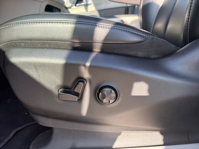 Used 2023 Chrysler Pacifica Touring-L FWD image 10
