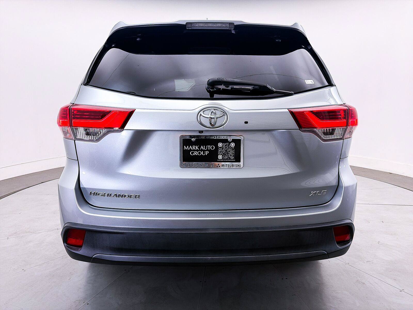 Used 2019 Toyota Highlander XLE FWD image 11