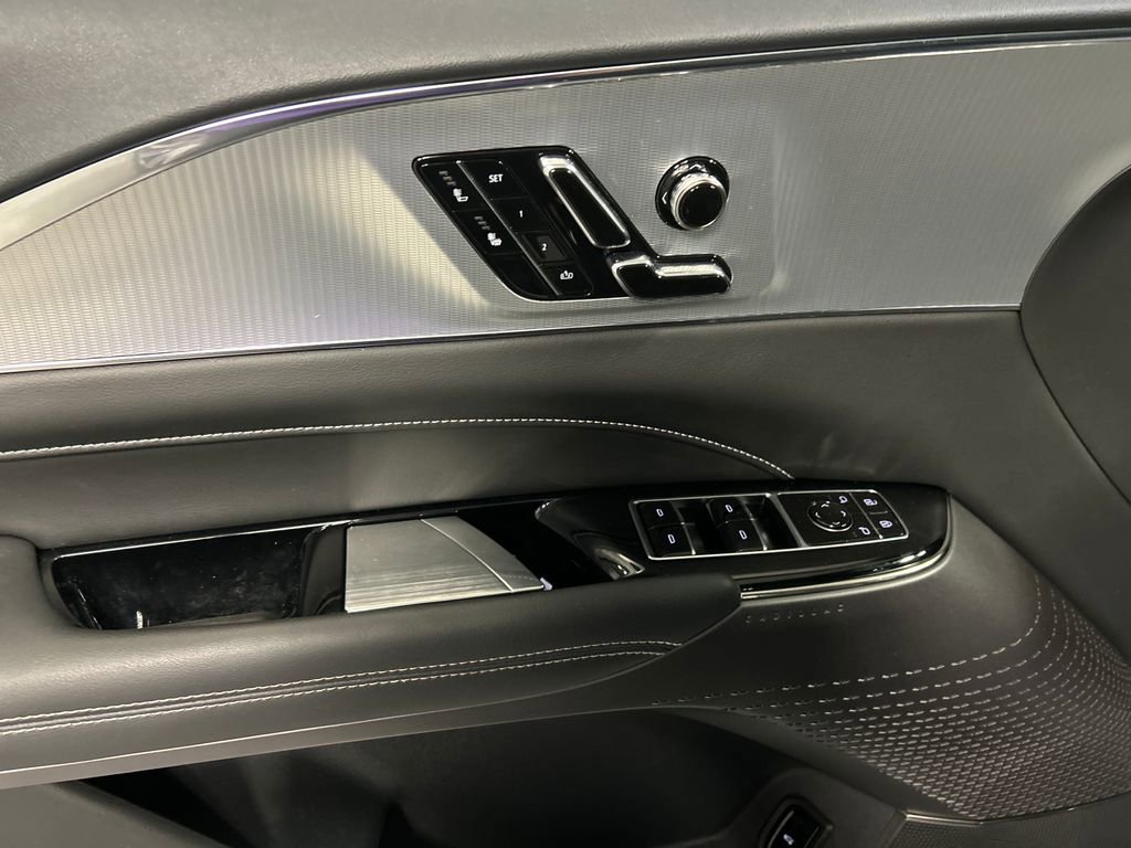 Used 2024 Cadillac Lyriq Tech image 14