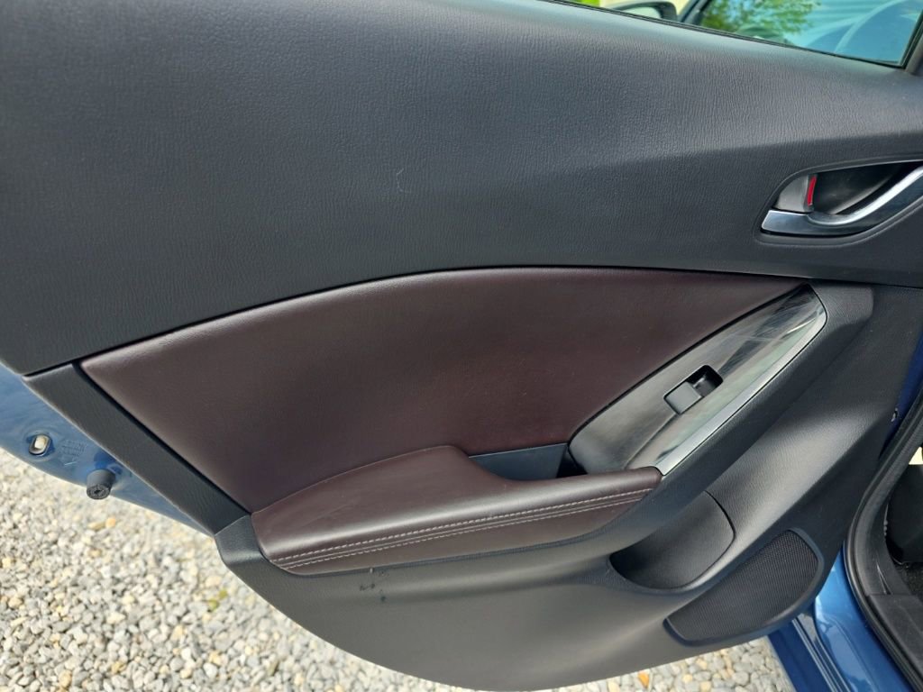 Used 2018 MAZDA MAZDA3 Touring FWD image 13