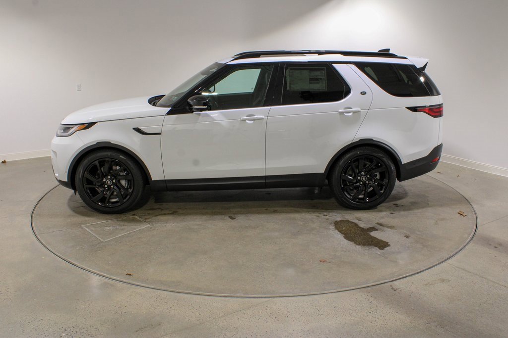 New 2025 Land Rover Discovery S image 2