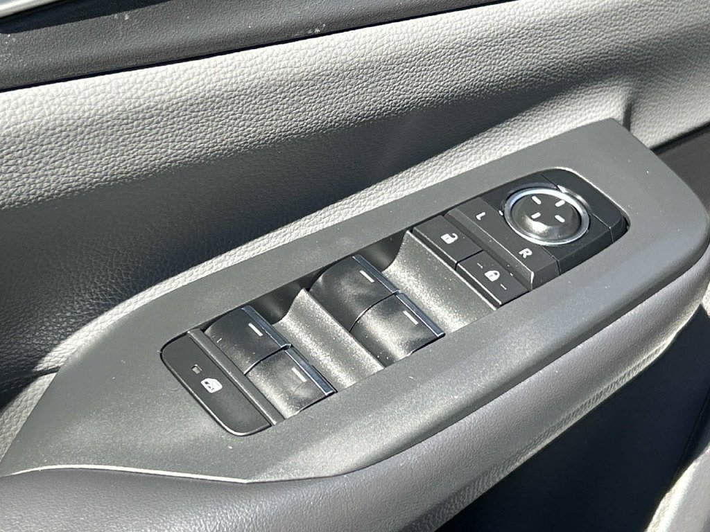 Used 2025 Toyota Prius XLE FWD image 22