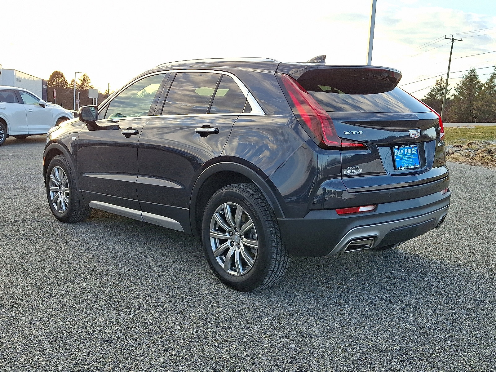 Used 2022 Cadillac XT4 Premium Luxury w/ Enhanced Visibility Package image 4