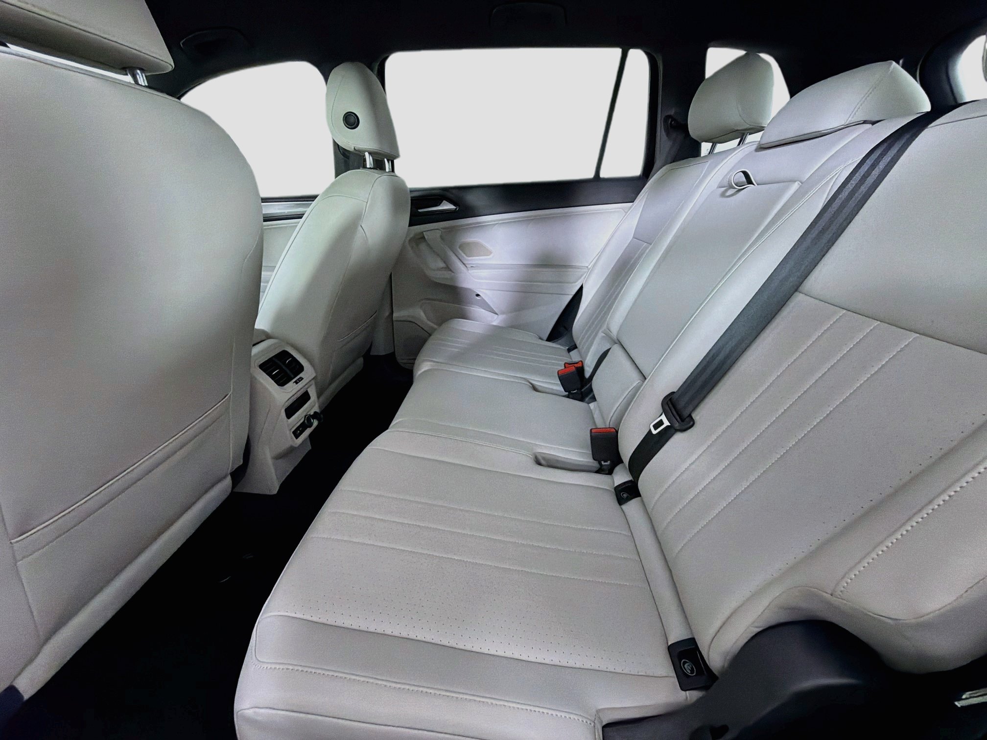 Used 2022 Volkswagen Tiguan SE R-Line FWD image 26