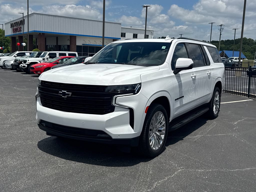 Used 2023 Chevrolet Suburban RST w/ Luxury Package AWD/4WD image 2