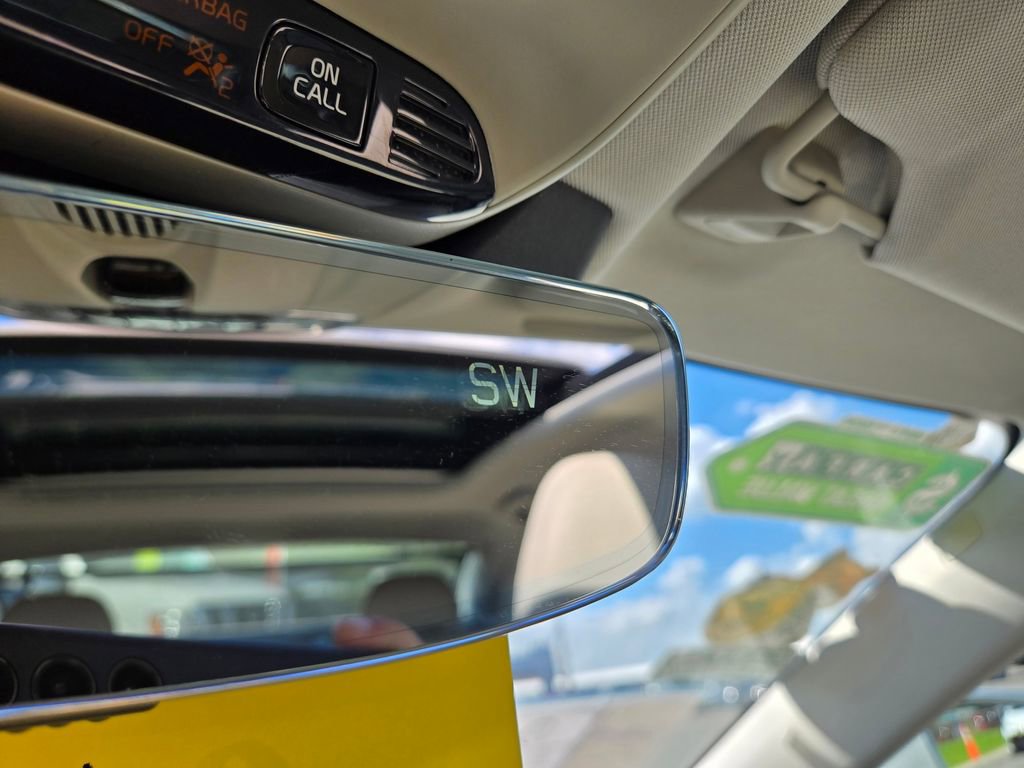 Used 2018 Volvo S90 T8 Inscription w/ Convenience Package image 37