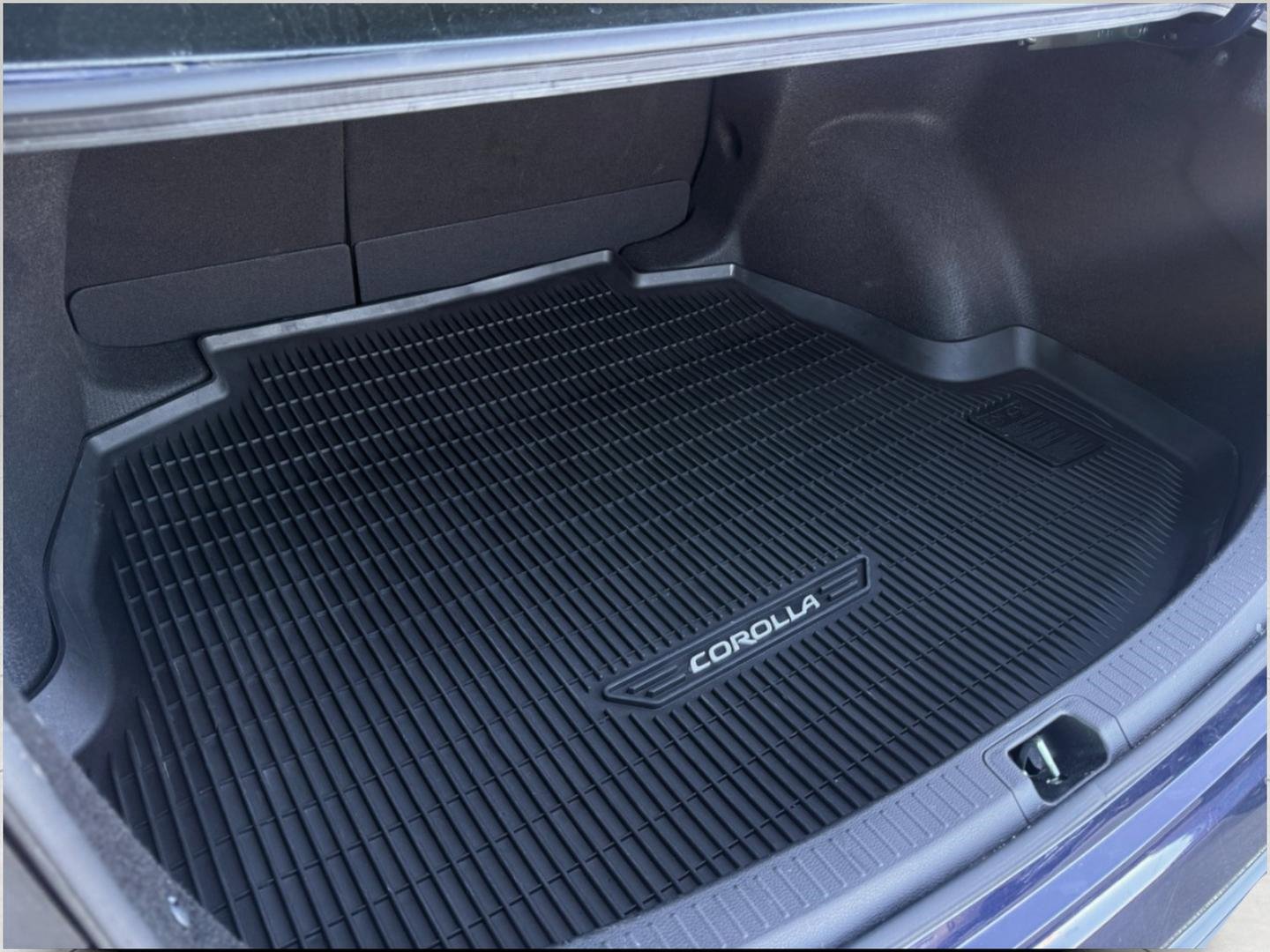 Used 2020 Toyota Corolla SE w/ SE Premium Package image 17