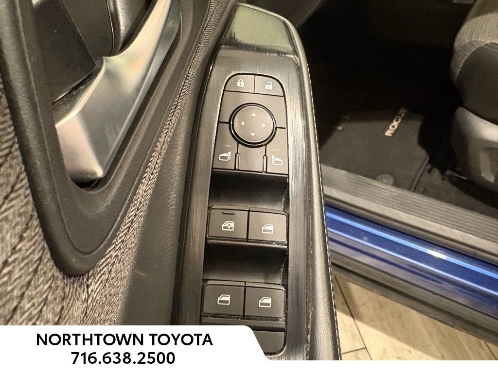 Used 2023 Nissan Rogue SV image 27