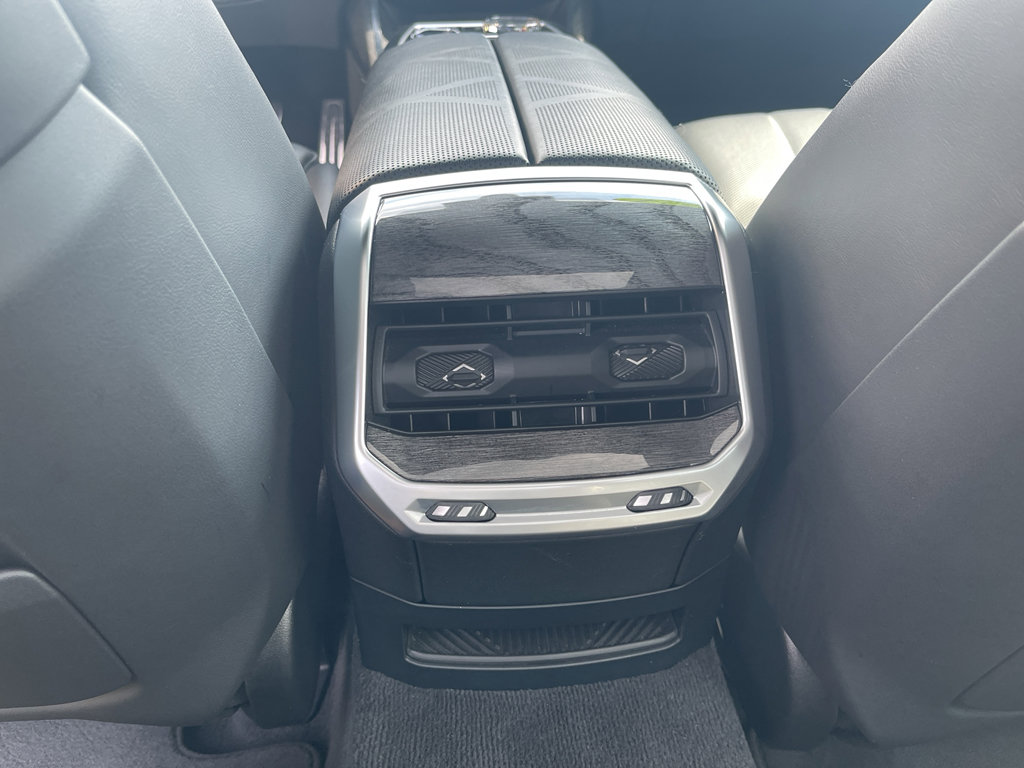 Used 2024 BMW 740i xDrive image 29