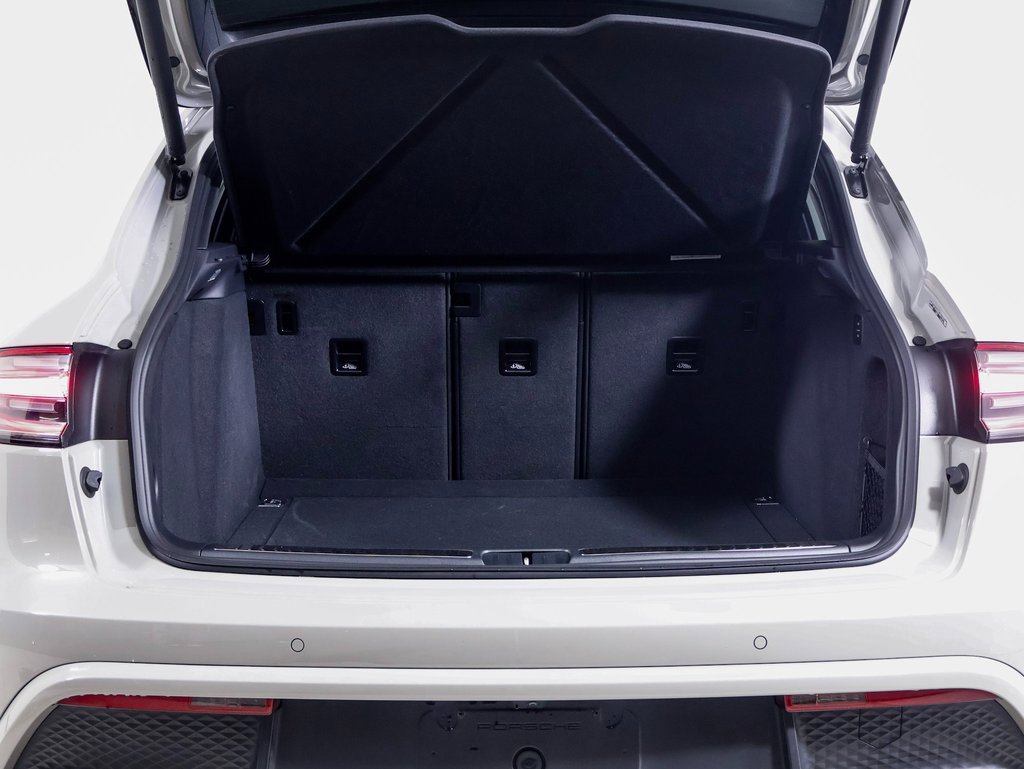 Certified 2025 Porsche Macan GTS image 12