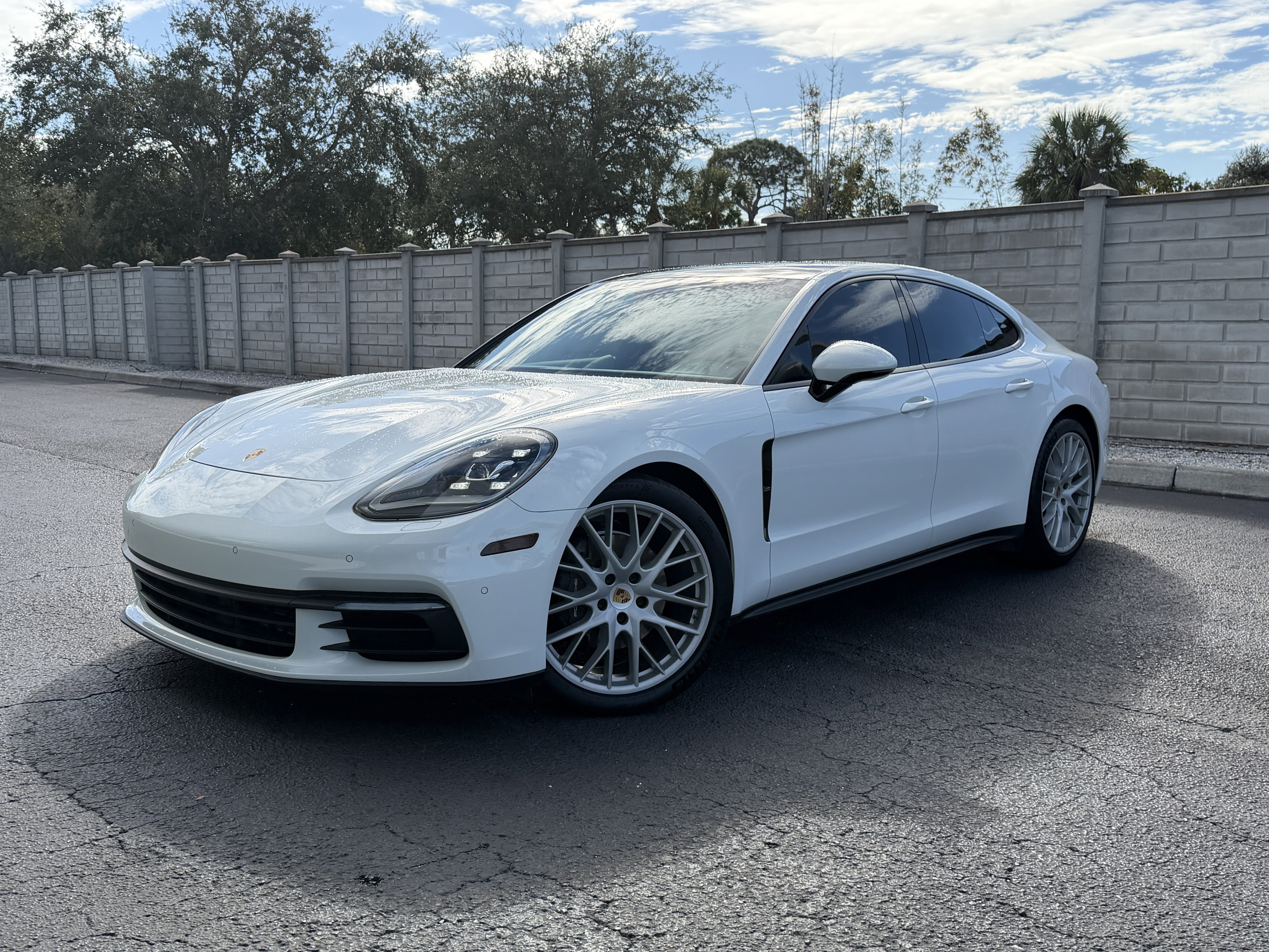 Certified 2020 Porsche Panamera image 1