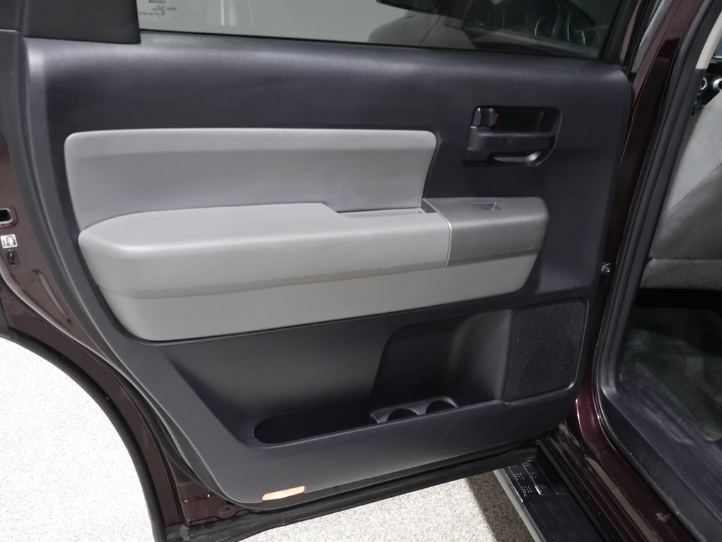 Used 2016 Toyota Sequoia SR5 AWD/4WD image 18