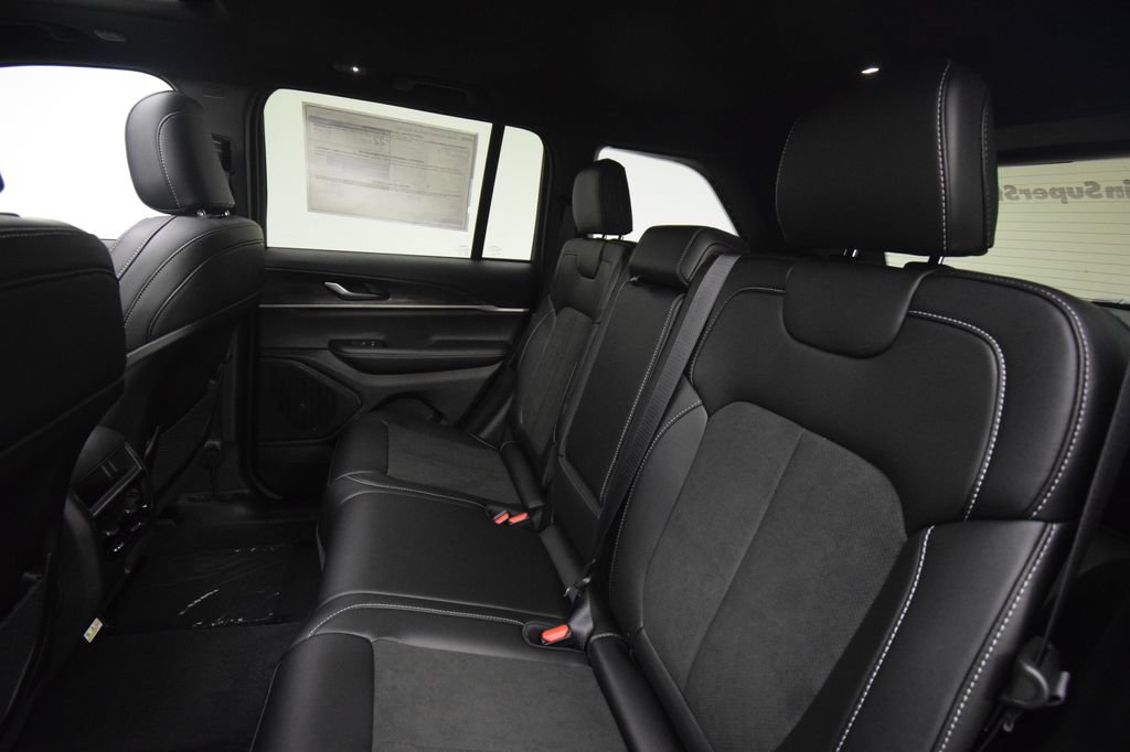 New 2027 Jeep Grand Cherokee Altitude AWD/4WD image 36