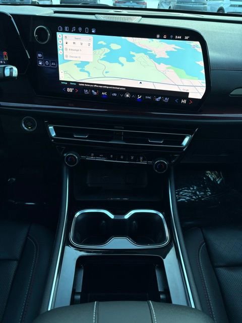 Used 2024 Chevrolet Traverse RS image 30