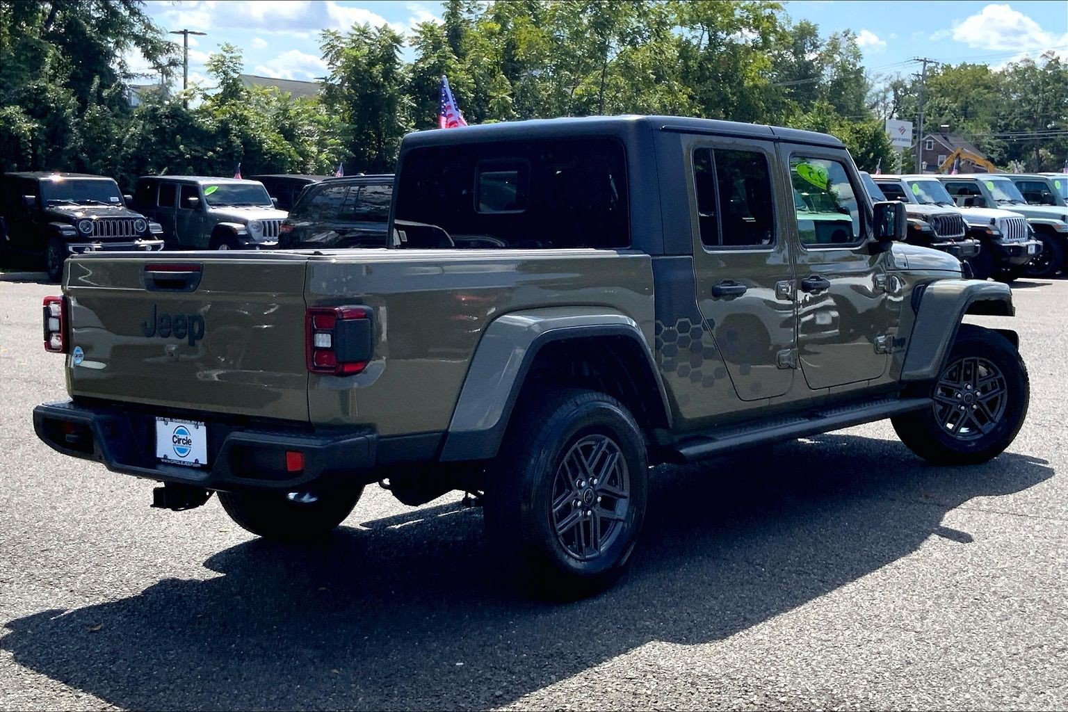 Certified 2025 Jeep Gladiator Sport AWD/4WD image 12