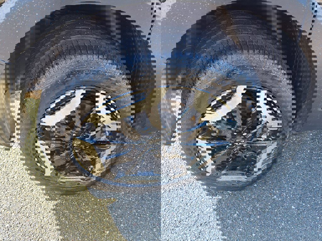 Used 2025 Kia Telluride EX w/ EX Captain's Chair Package image 5