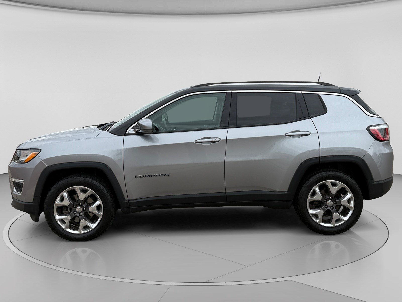 Used 2018 Jeep Compass Limited w/ Navigation Group AWD/4WD image 2