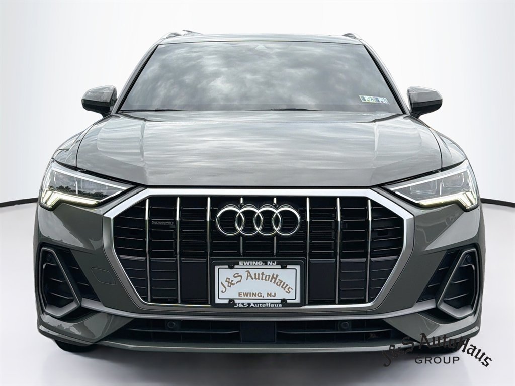 Used 2023 Audi Q3 2.0T Premium AWD/4WD image 2