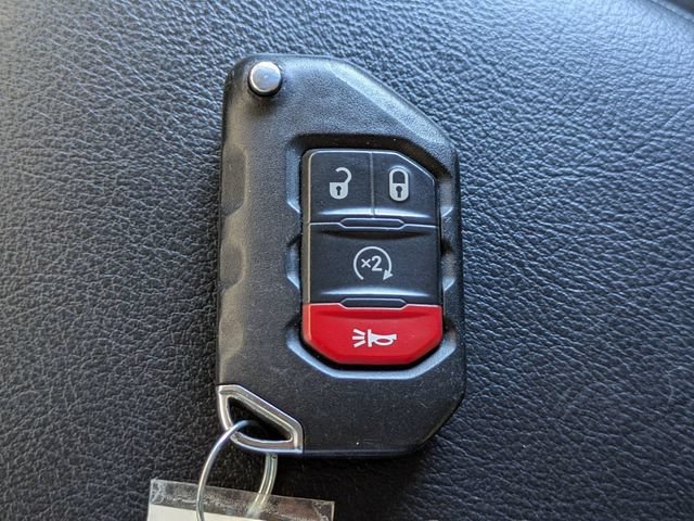 Used 2022 Jeep Gladiator Sport AWD/4WD image 32