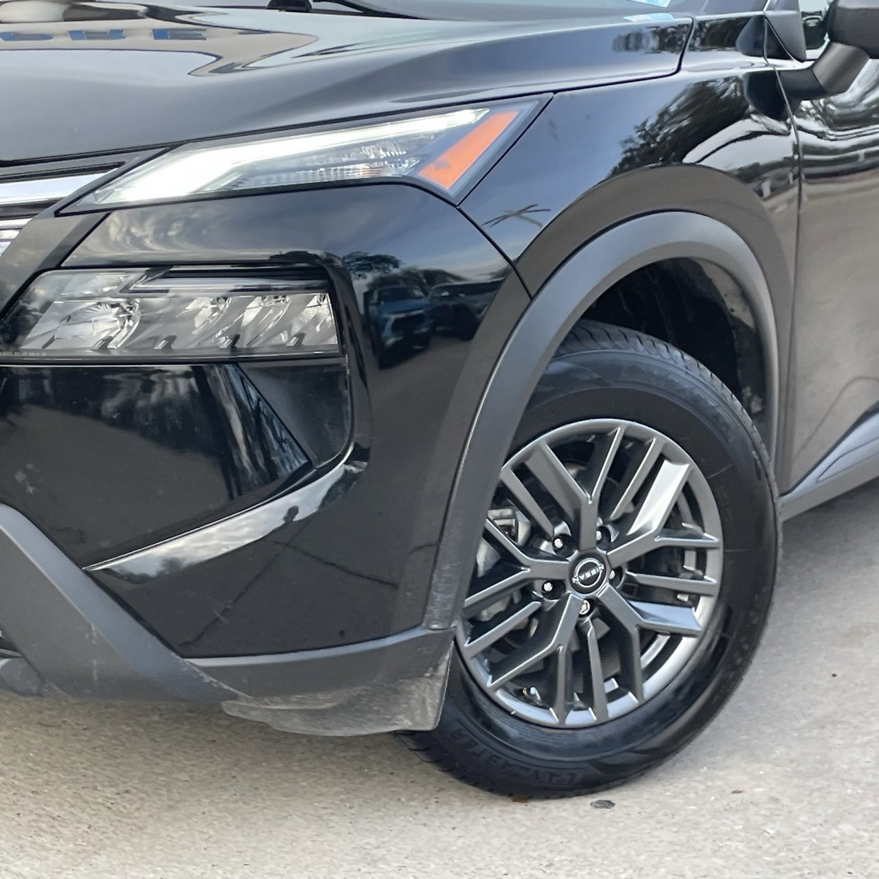 Used 2024 Nissan Rogue S image 8