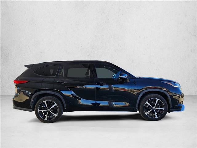 Used 2021 Toyota Highlander XSE video 4