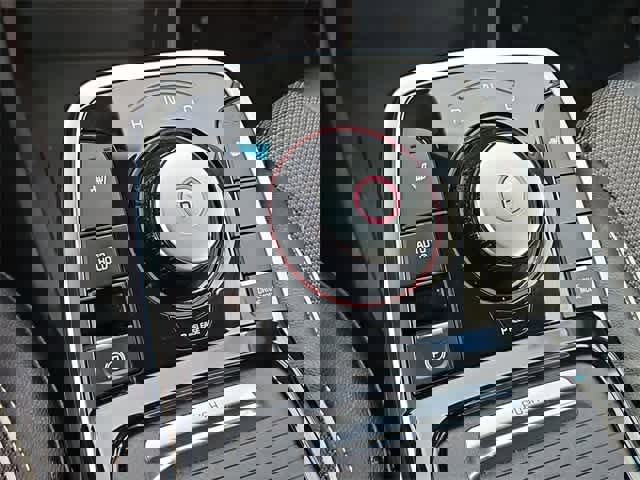 Used 2022 Kia Niro EX image 33