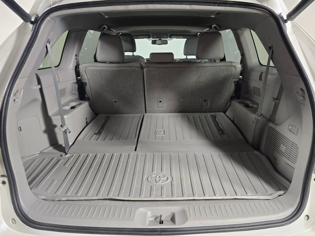 Used 2015 Toyota Highlander XLE AWD/4WD image 16