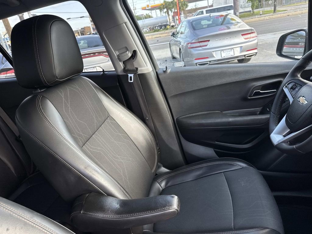 Certified 2019 Chevrolet Trax LT w/ LT Convenience Package image 10