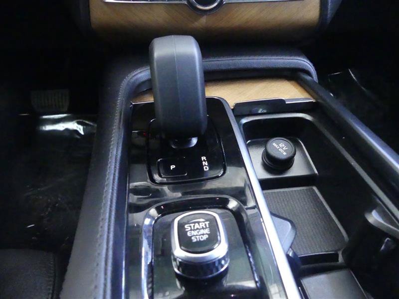 Used 2023 Volvo XC90 T8 Plus AWD/4WD image 17