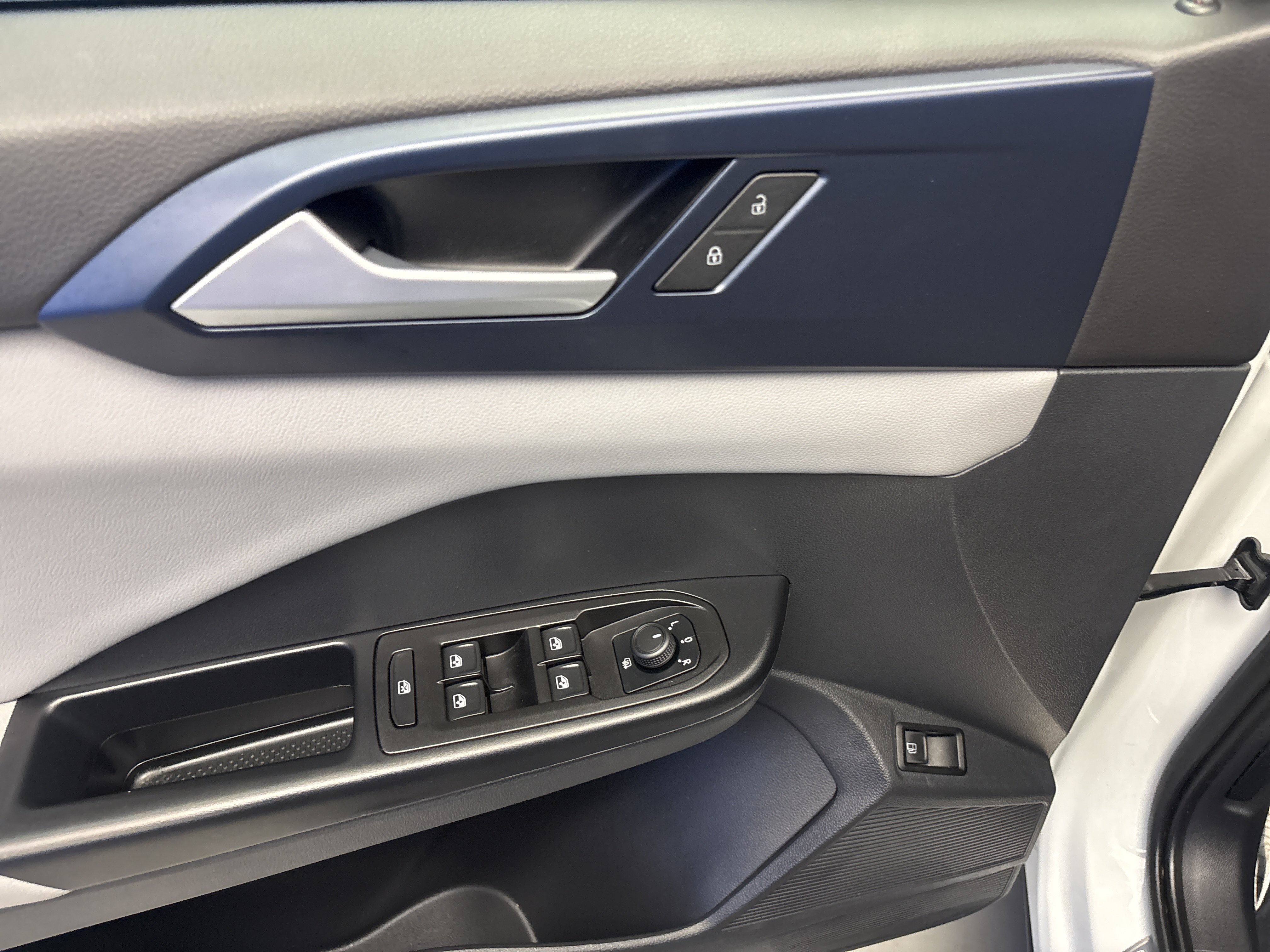 Certified 2023 Volkswagen Taos SE w/ Panoramic Sunroof Package FWD image 10