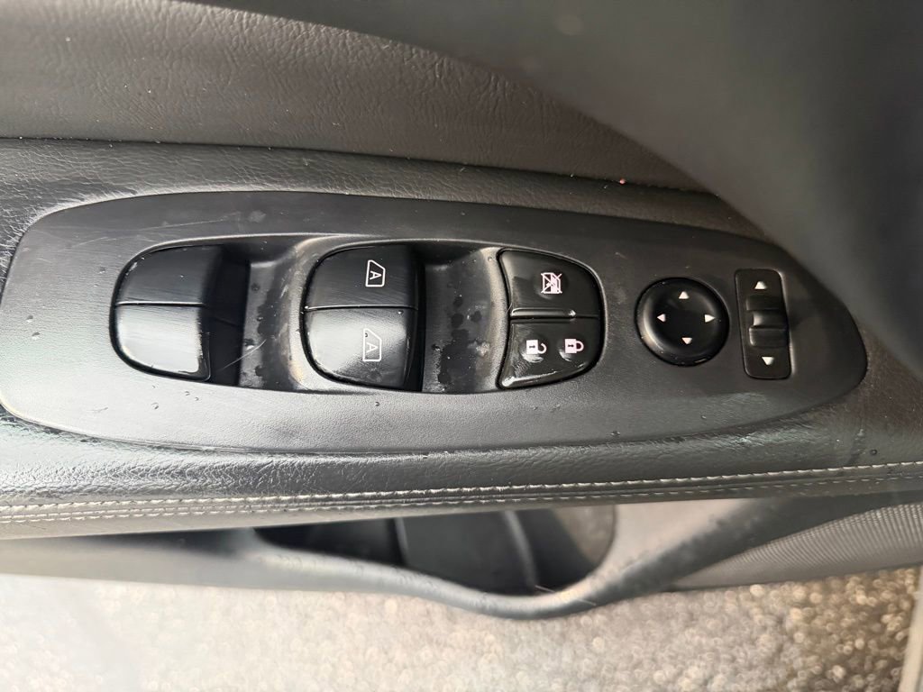 Used 2019 Nissan Pathfinder SV image 18