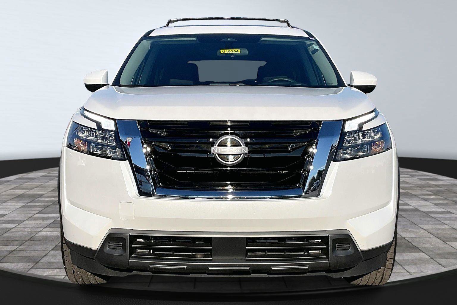 Used 2025 Nissan Pathfinder SV w/ SV Premium Package image 3