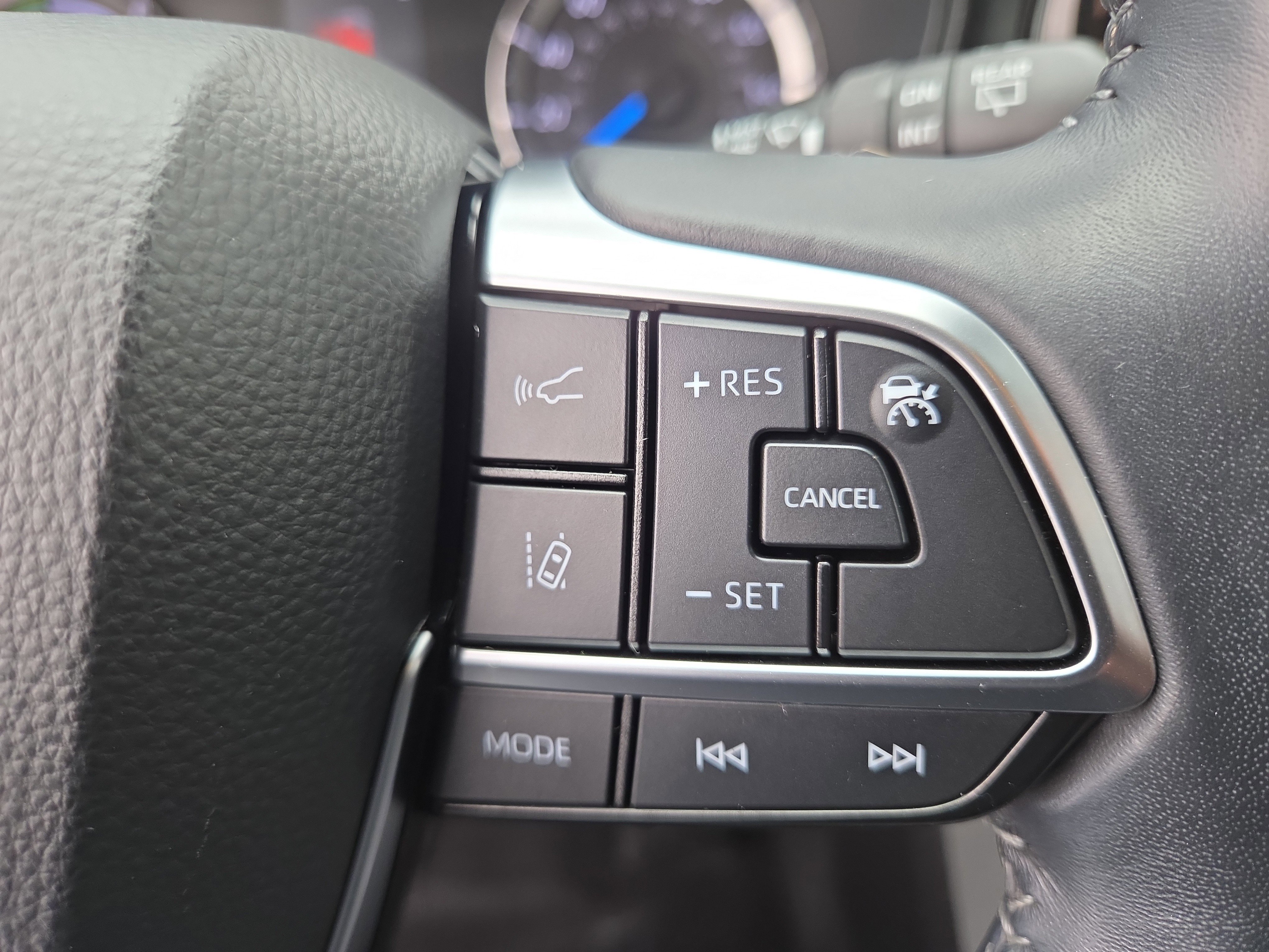 Used 2020 Toyota Highlander LE image 33