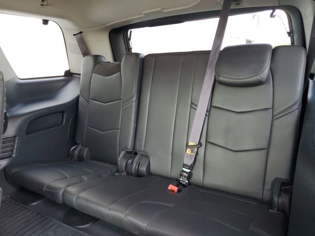 Used 2017 Cadillac Escalade Luxury image 32