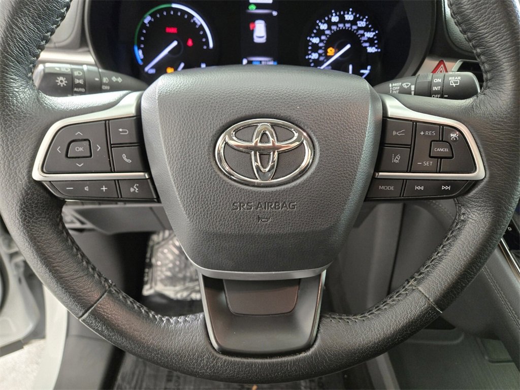 Used 2022 Toyota Sienna XLE image 28
