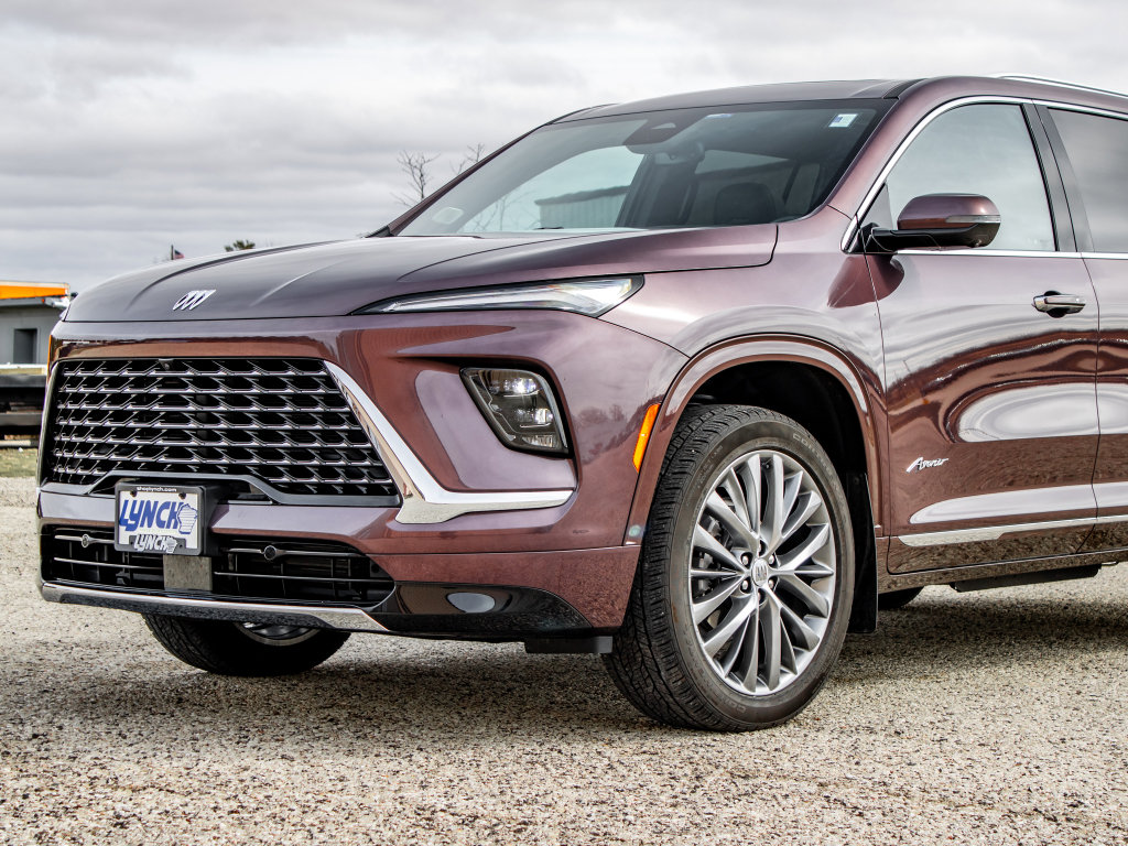 Used 2025 Buick Enclave Avenir w/ Trailering Package, 5000 lbs. image 17