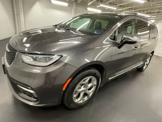 Used 2023 Chrysler Pacifica Limited w/ Uconnect Theater Family Group AWD/4WD image 1