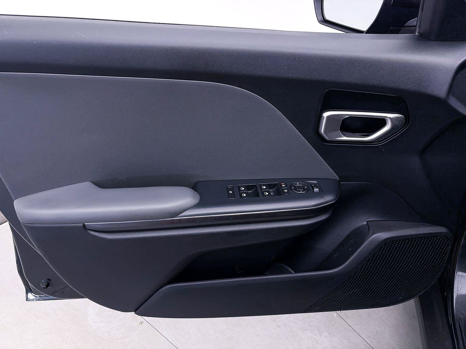 Used 2025 Kia K4 FWD image 16