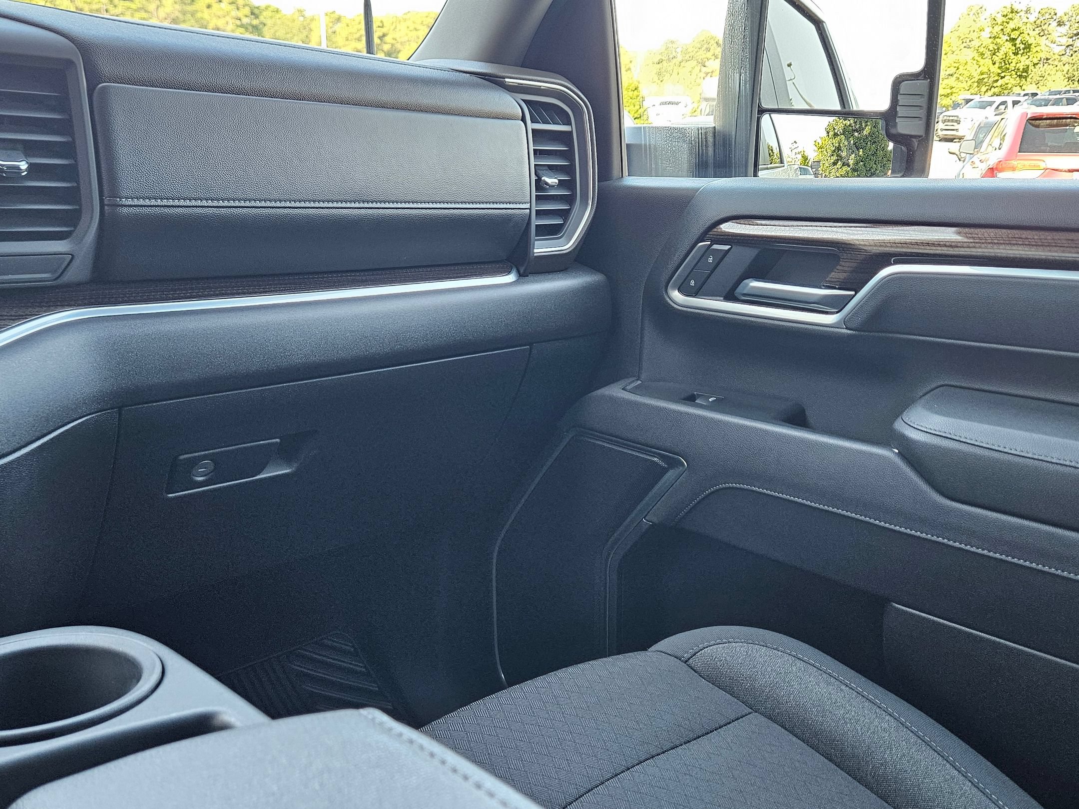 Used 2025 Chevrolet Silverado 2500 LT w/ Convenience Package AWD/4WD image 11