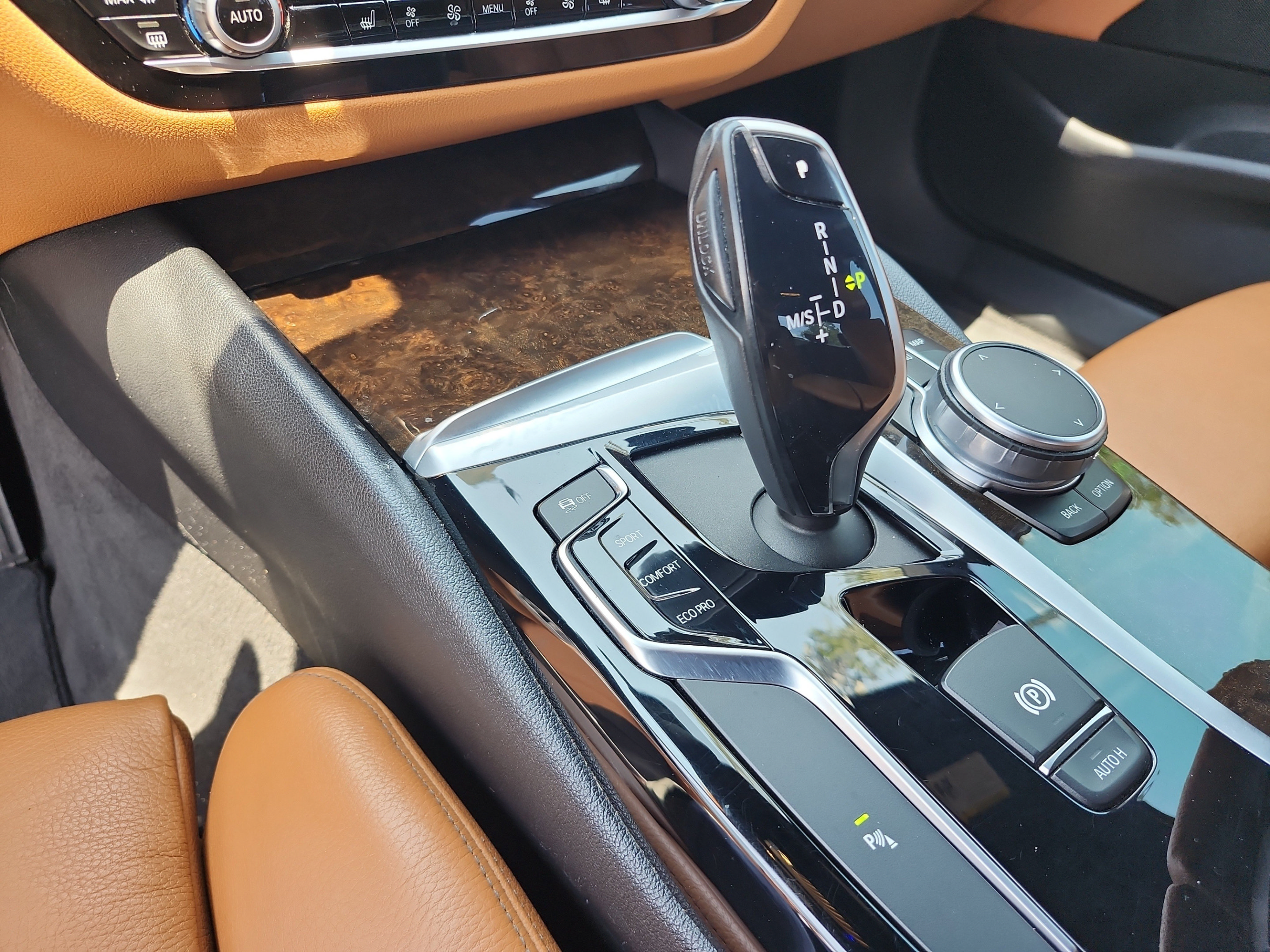Used 2020 BMW 530i w/ Premium Package RWD image 13