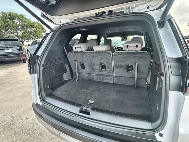 Certified 2026 GMC Acadia Elevation w/ Elevation Premium Package FWD image 25