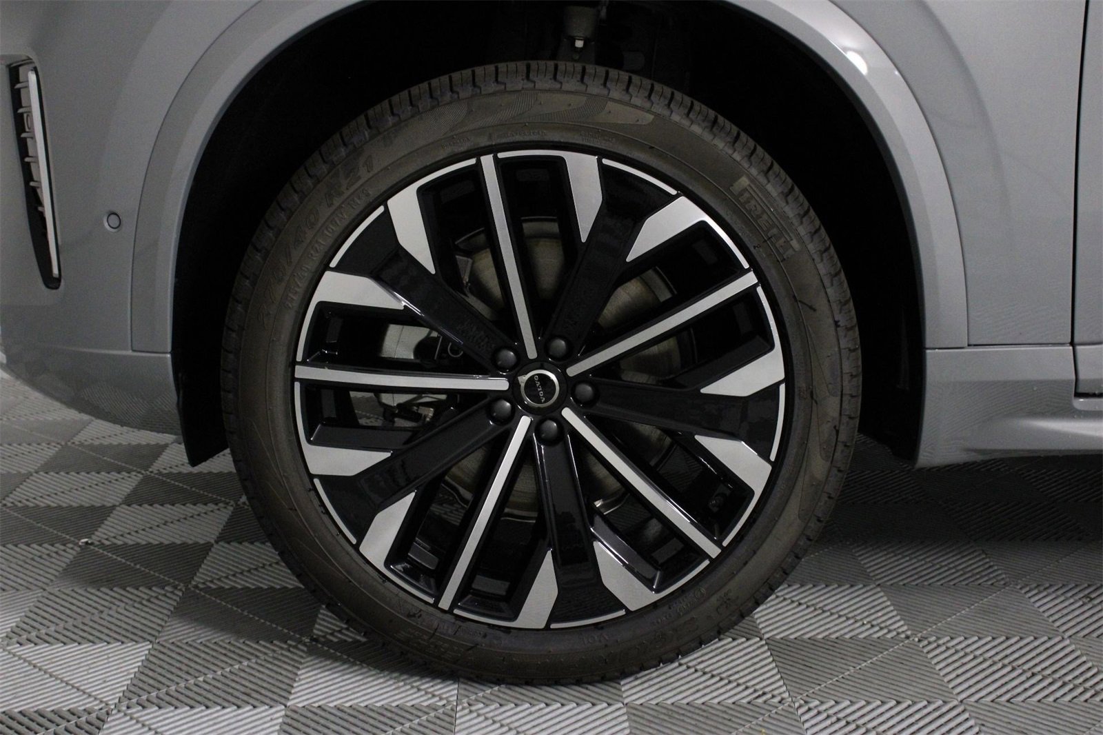 New 2026 Volvo XC90 B6 Plus image 13